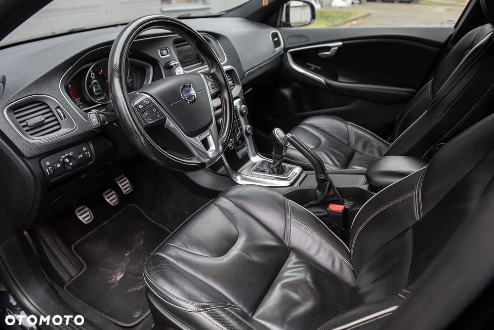Volvo V40 D2 R Design - 14