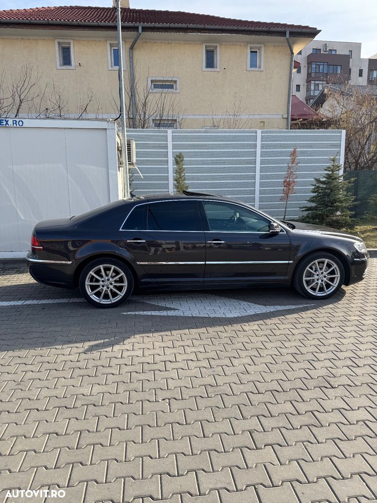 Volkswagen Phaeton - 1