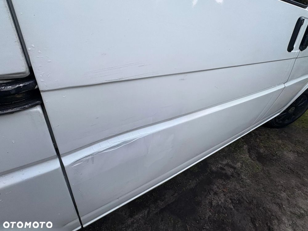 Volkswagen Caravelle Basis / CL - 16