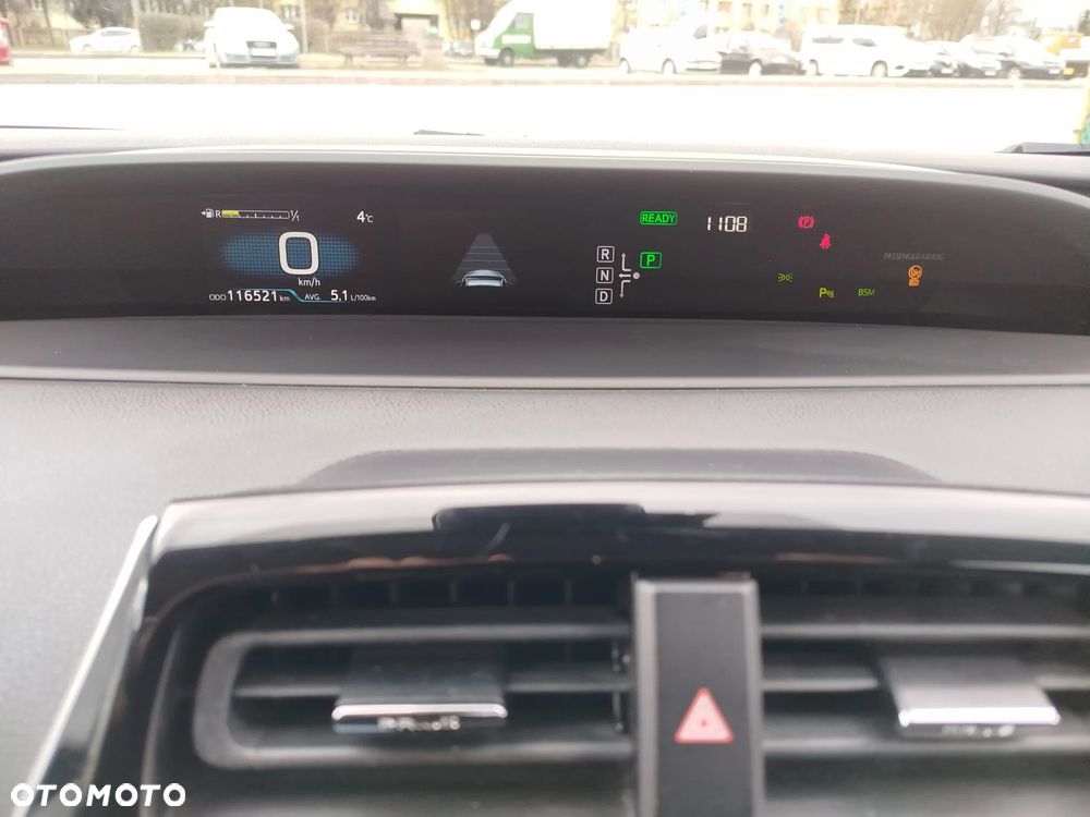 Toyota Prius Hybrid - 25