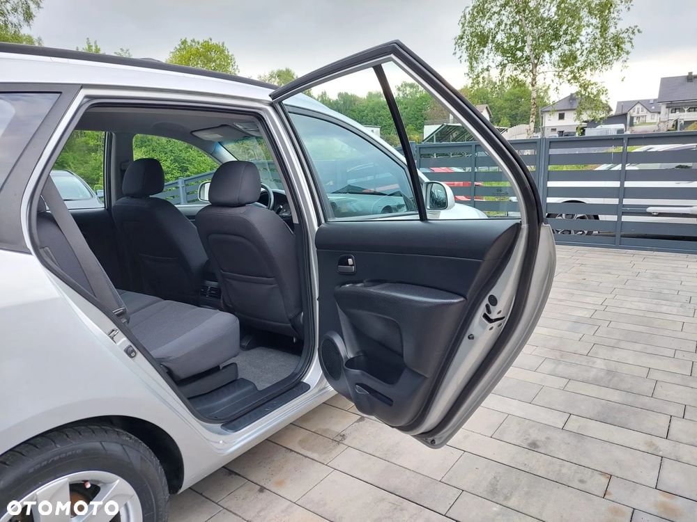 Kia Carens 2.0 CVVT EX - 23