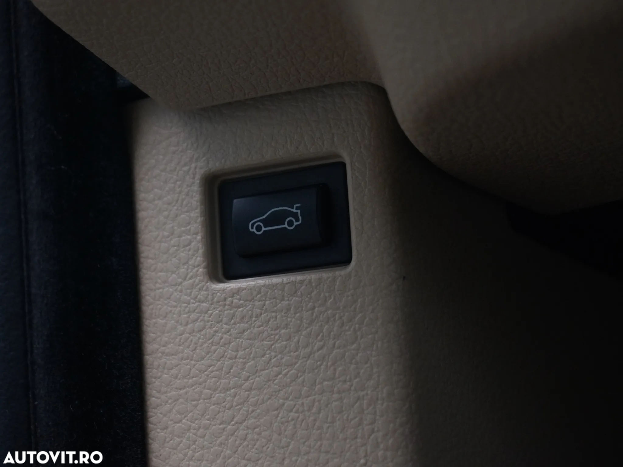BMW Seria 3 318d - 23