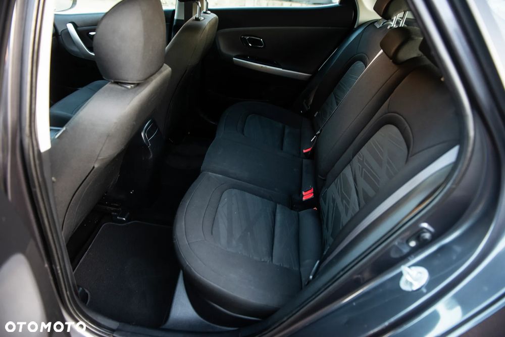 Kia Ceed - 32