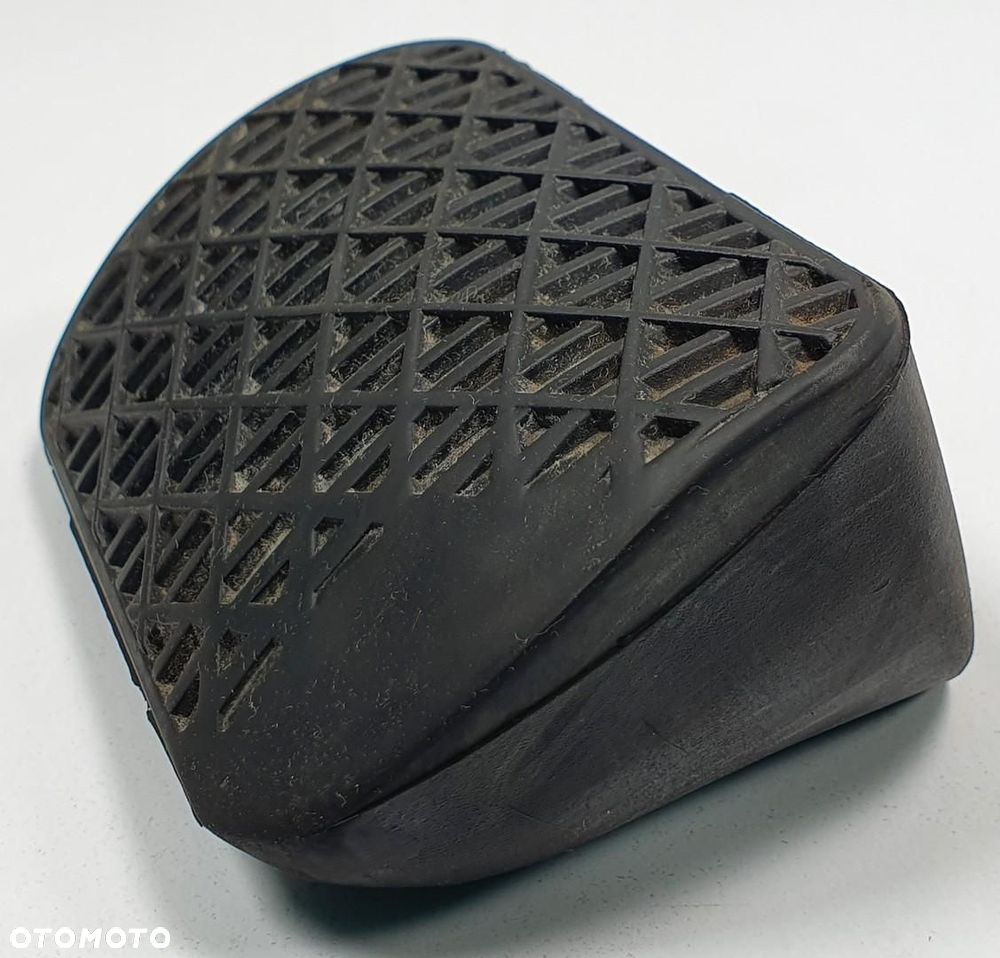 GUMA NAKŁADKA NA PEDAŁ HAMULCA MERCEDES W207 1232910082 - 2