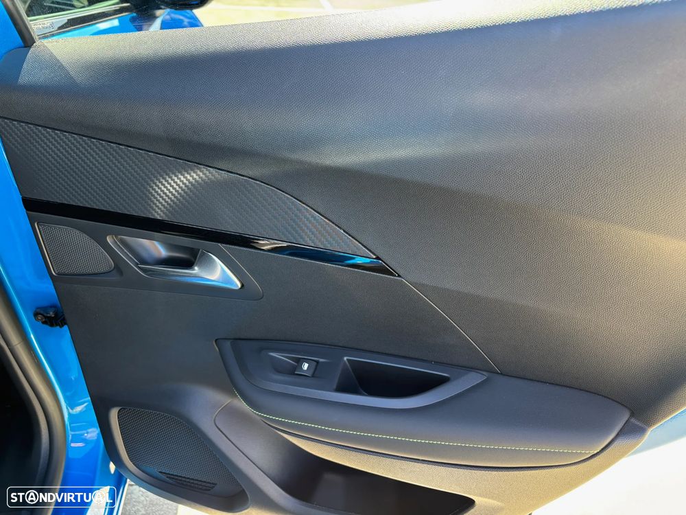 Peugeot 2008 1.2 PureTech GT EAT8 - 17