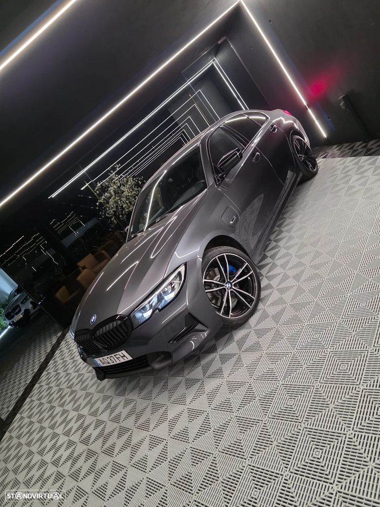 BMW 320 e Line Sport Auto — fotografia 10