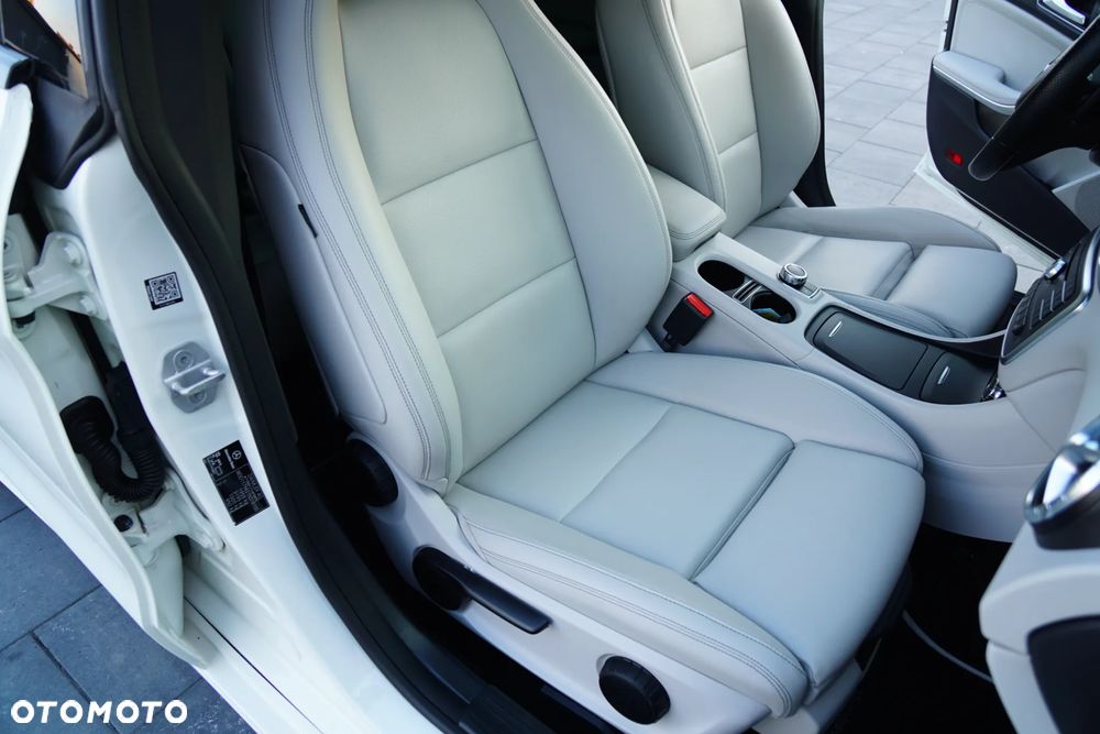 Mercedes-Benz CLA 180 7G-DCT UrbanStyle Edition - 25