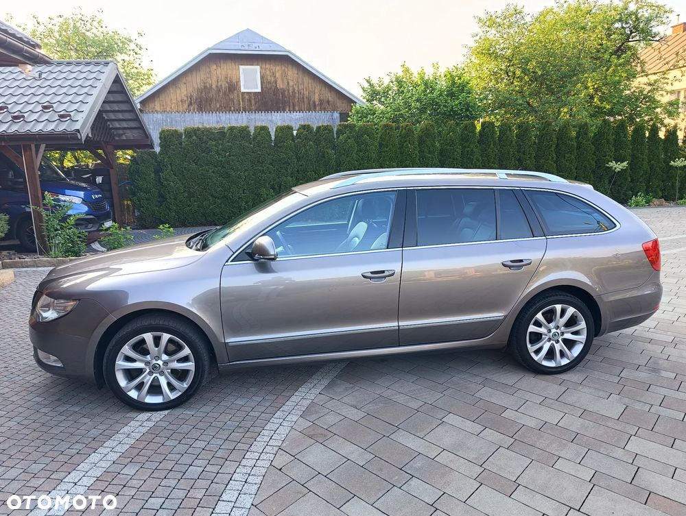 Skoda Superb 2.0 TDI DSG Exclusive - 10