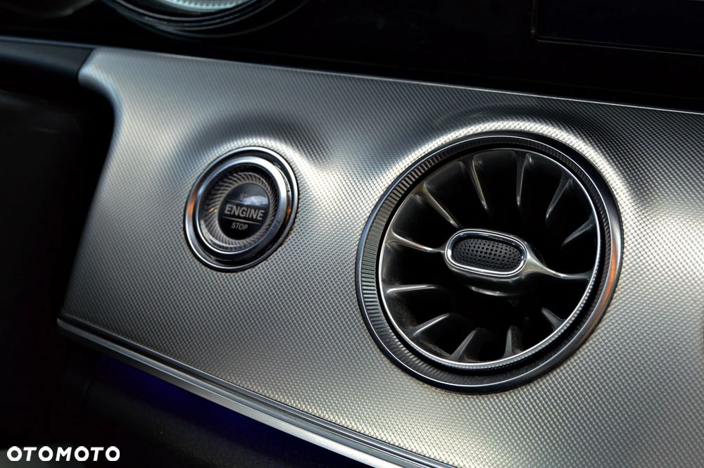 Mercedes-Benz Klasa E 220 d 4-Matic 9G-TRONIC - 23