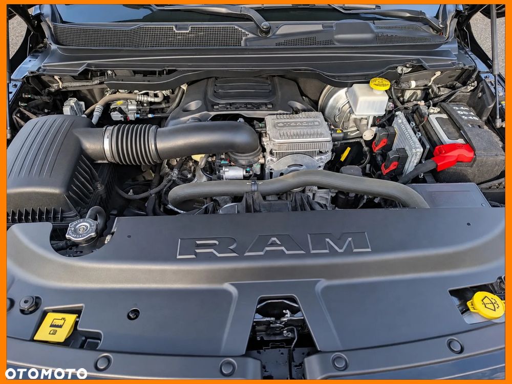 RAM 1500 Crew Cab Shortbed Bighorn - 13