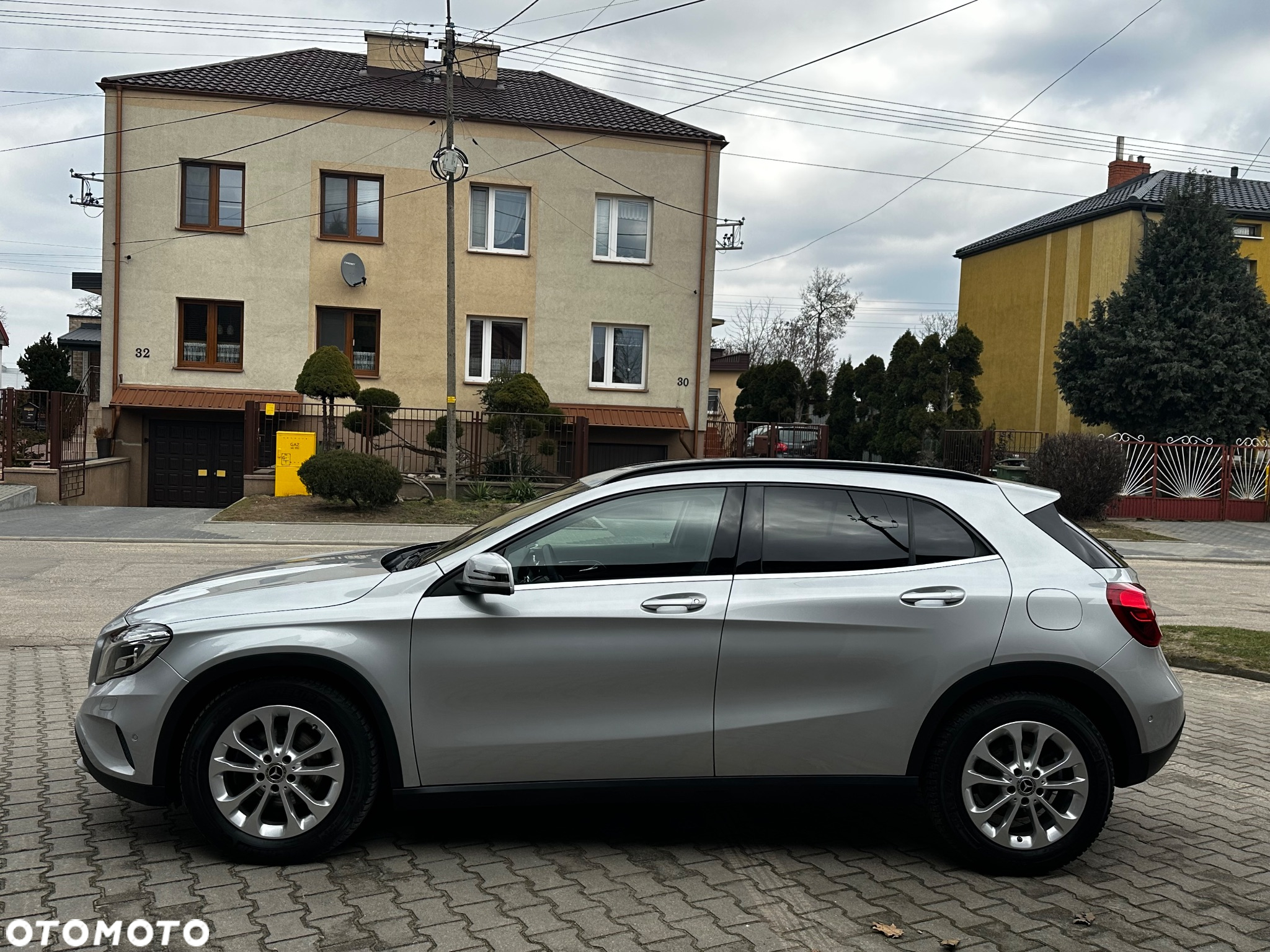 Mercedes-Benz GLA 180 7G-DCT - 6