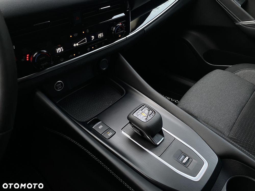 Nissan Qashqai 1.3 DIG-T MHEV N-Connecta Xtronic - 17