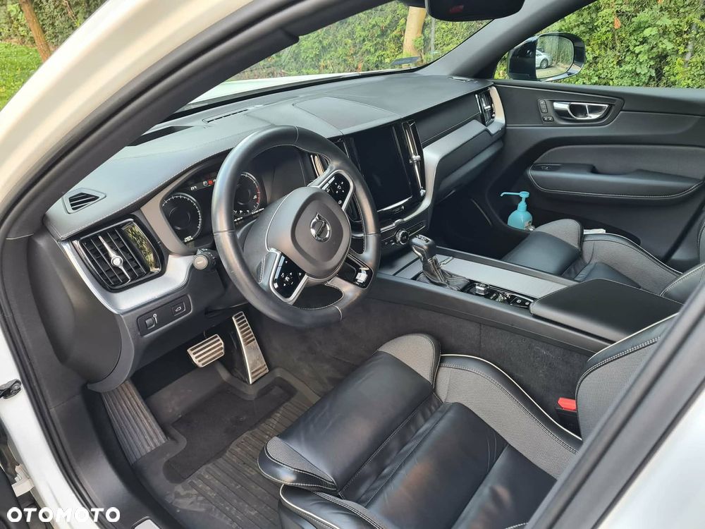 Volvo XC 60 T5 AWD R-Design - 10