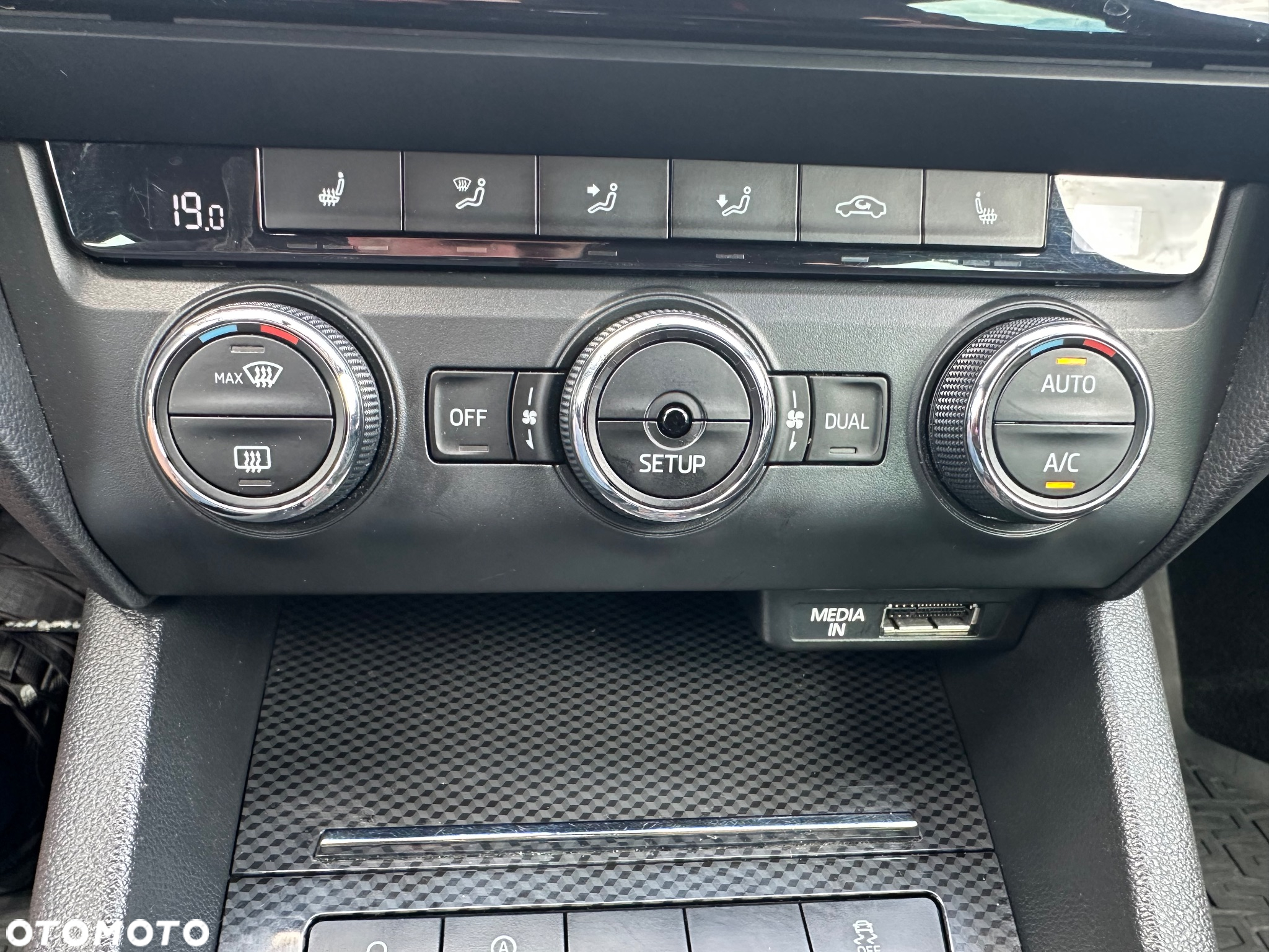 Skoda Octavia Combi 2.0 TDI DSG RS - 29
