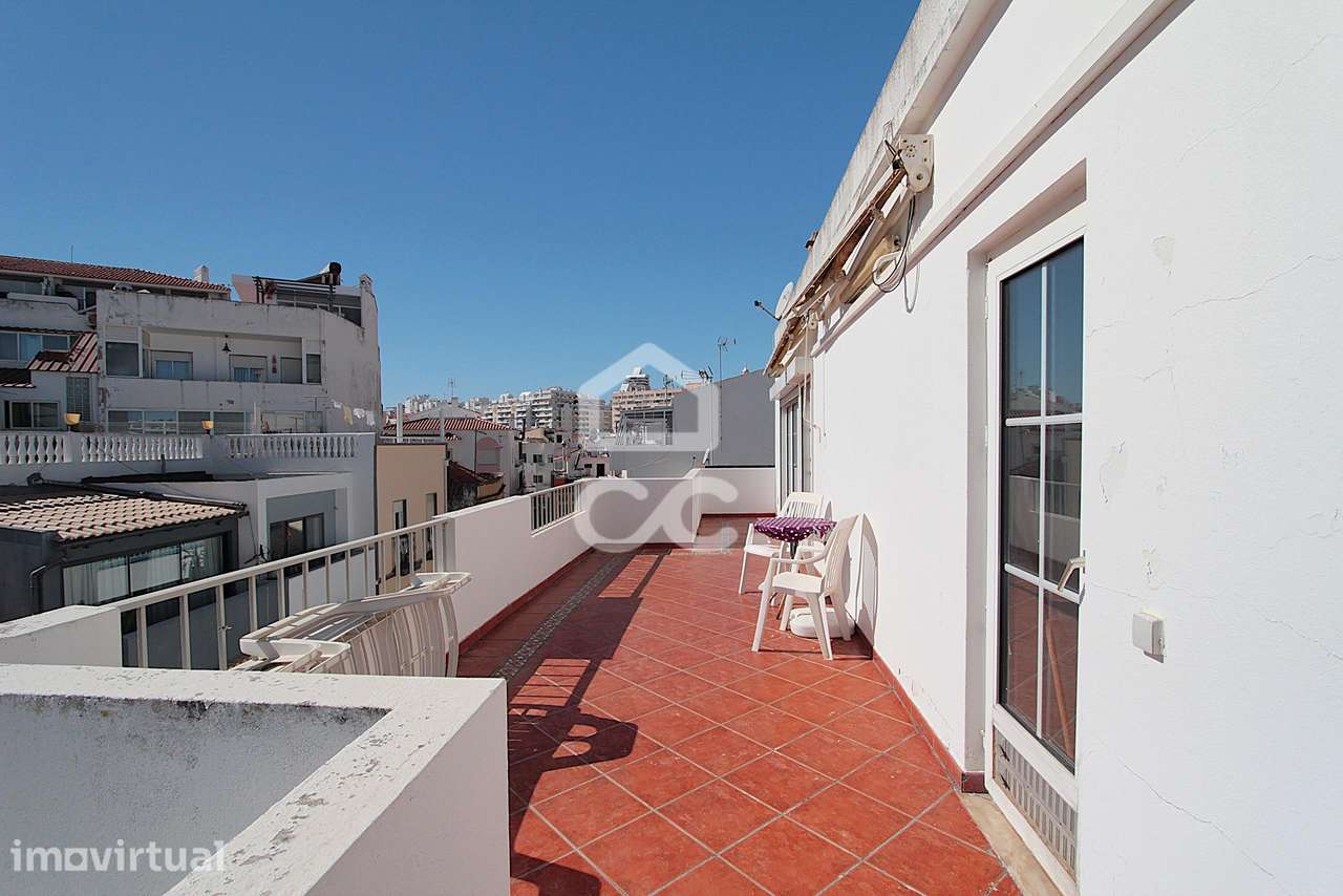 T1  com terraço panorâmico a 100 m da praia em Armação de Pêra - Grande imagem: 2/25