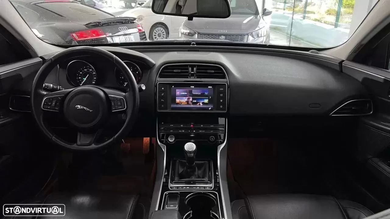 Jaguar XE E-Performance Prestige - 14