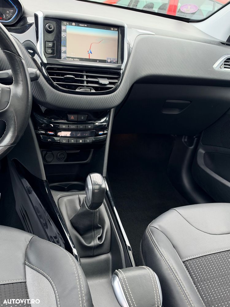 Peugeot 2008 PureTech 82 Style - 21