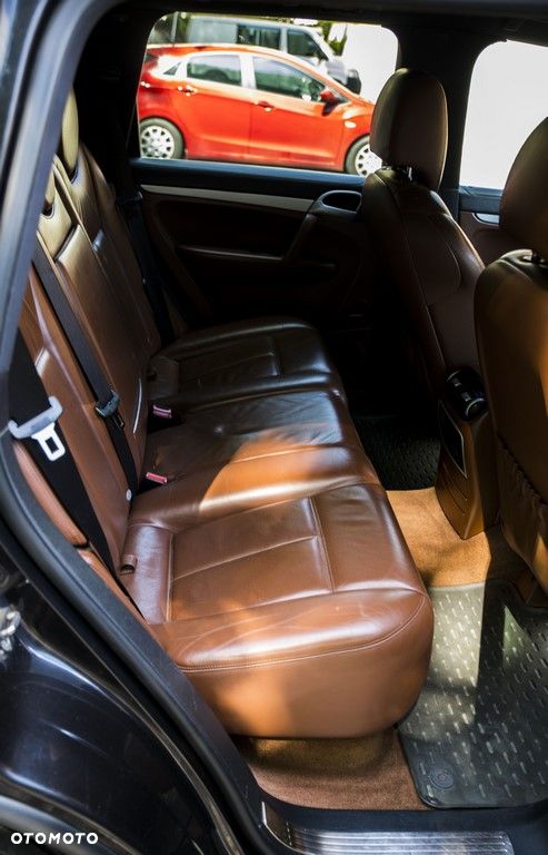 Porsche Cayenne - 16