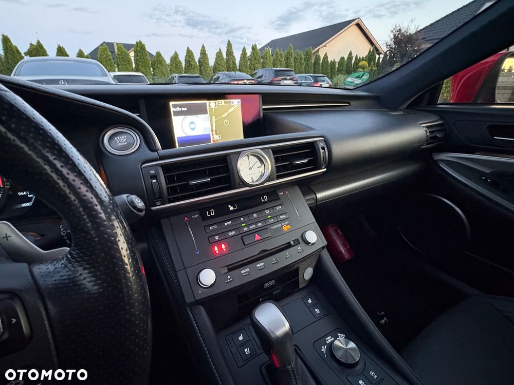 Lexus RC 200t / 300 F Sport - 26
