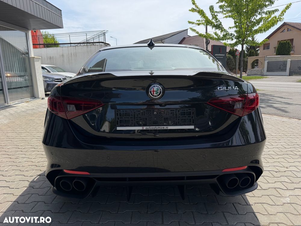 Alfa Romeo Giulia 2.9 V6 Bi-Turbo AT8 Quadrifoglio - 9