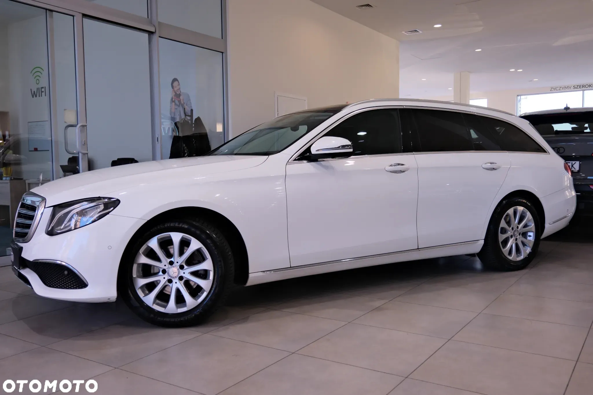 Mercedes-Benz Klasa E 220 d 4Matic T 9G-TRONIC Exclusive - 17