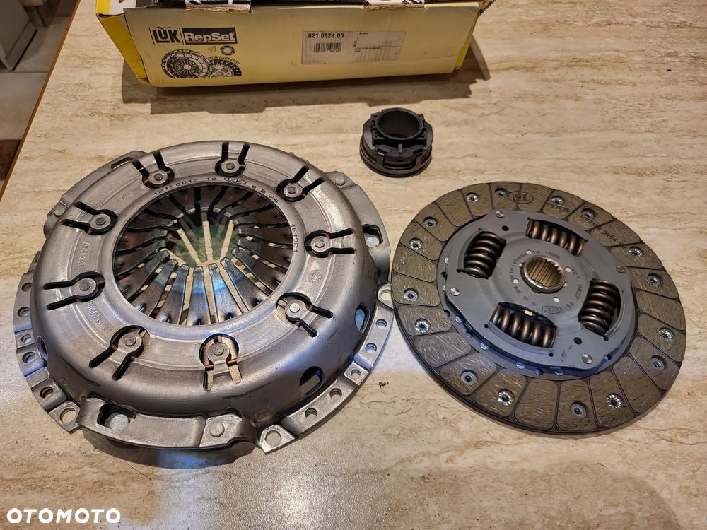 Zestaw sprzęgła sprzęgło  z łożyskiem wyciskowym  210mm AUDI 100 C3, 100 C4, 80 B3, 80 B4, 90 B3, A4 B5, A6 C4, COUPE B3 1.4-2.0 08.83-09.01 - 3