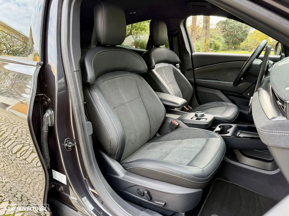 Ford Mustang Mach-E AWD GT - 25