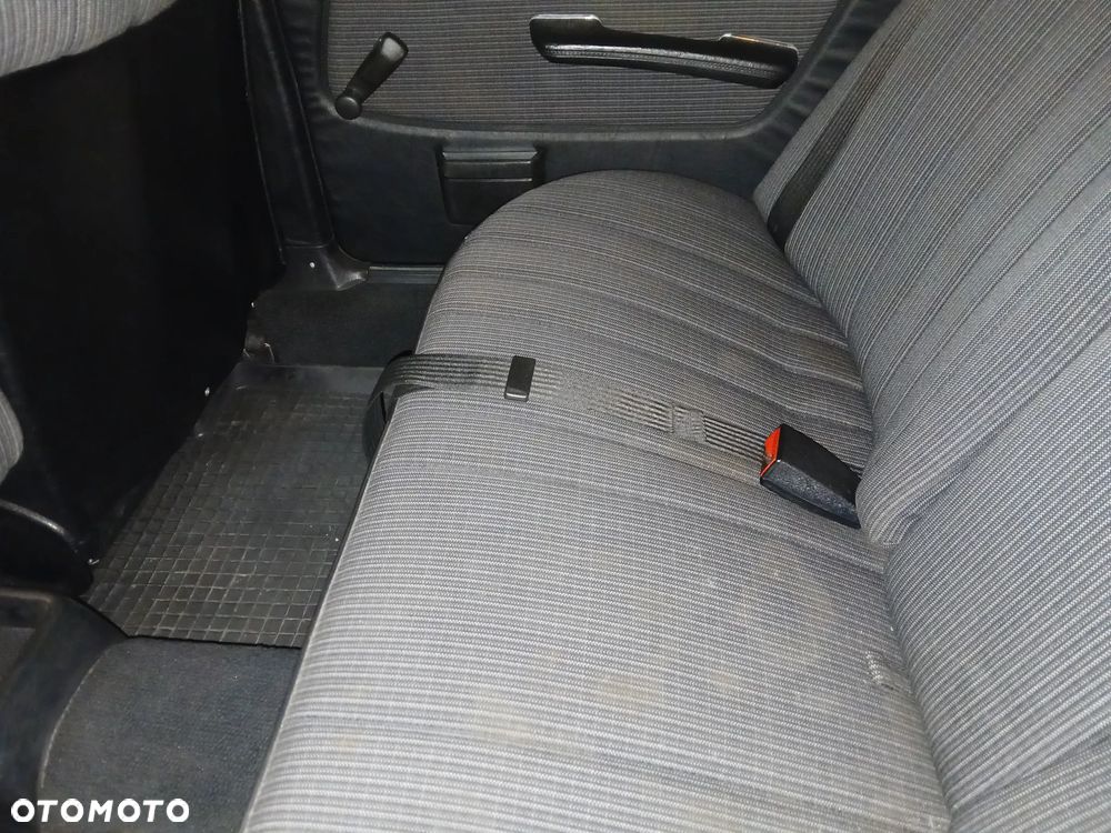 Mercedes-Benz W123 - 32