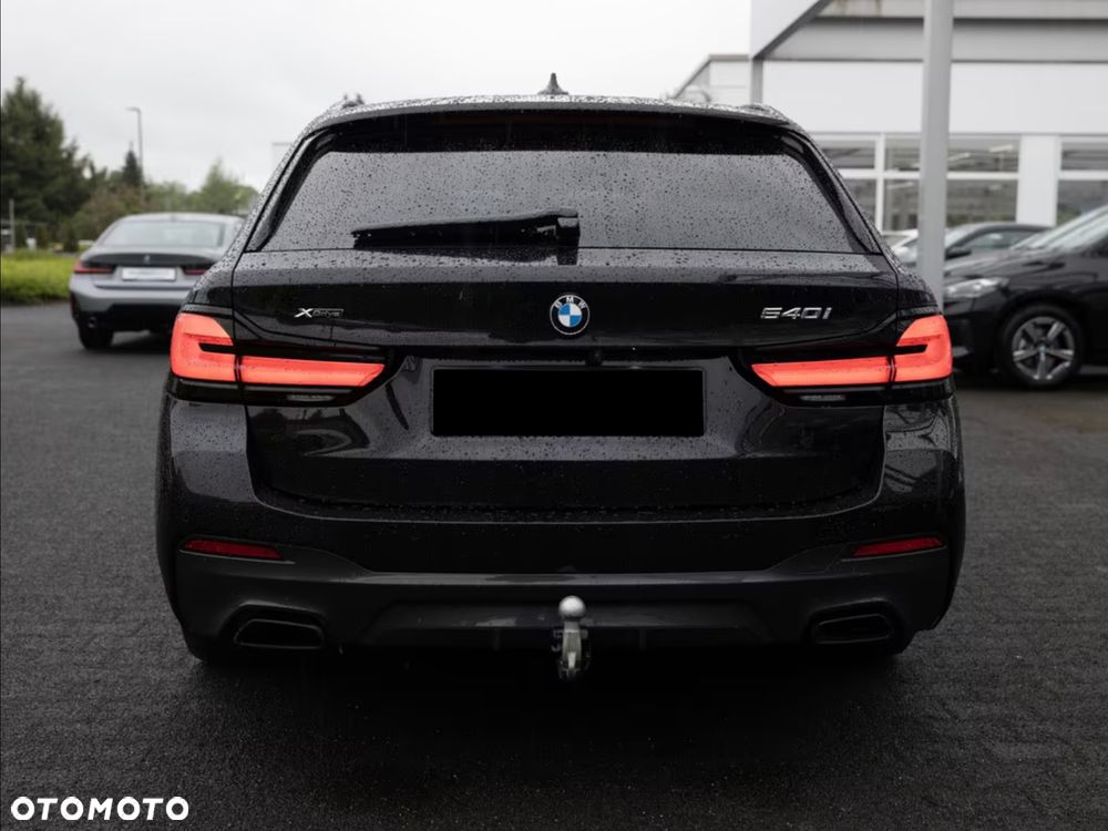 BMW Seria 5 540i xDrive - 7