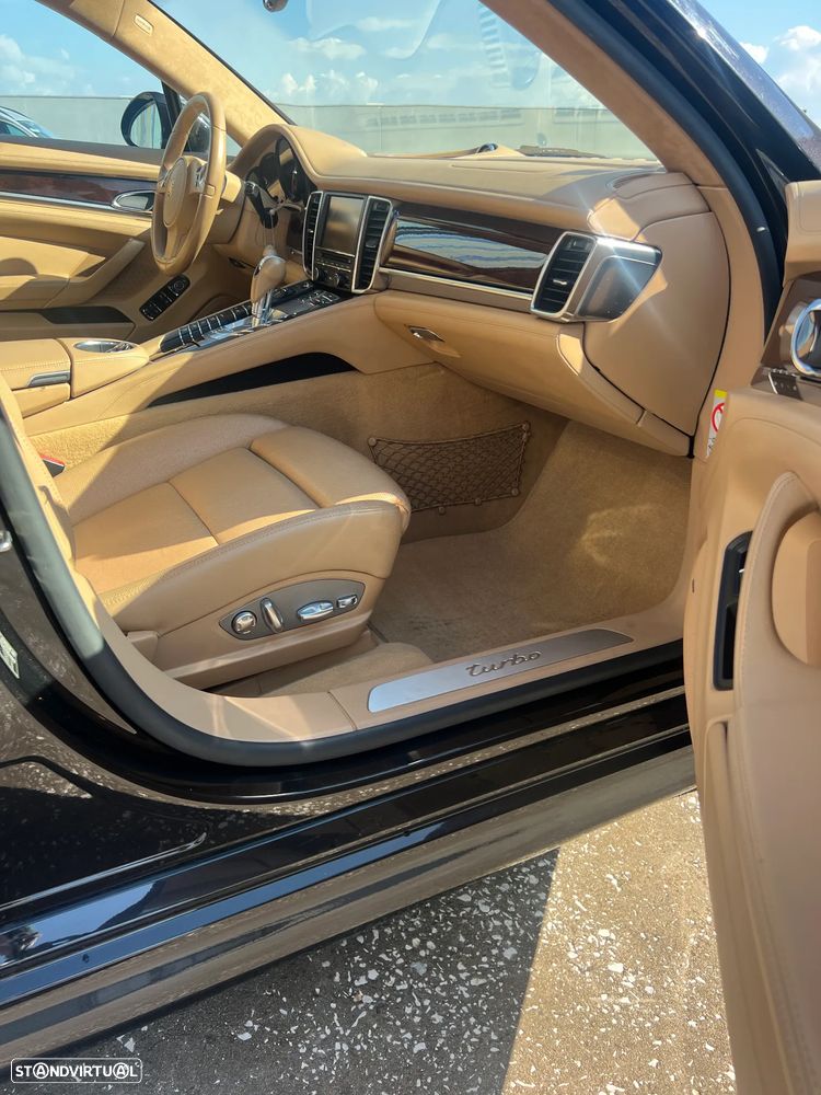 Porsche Panamera Turbo PDK - 12