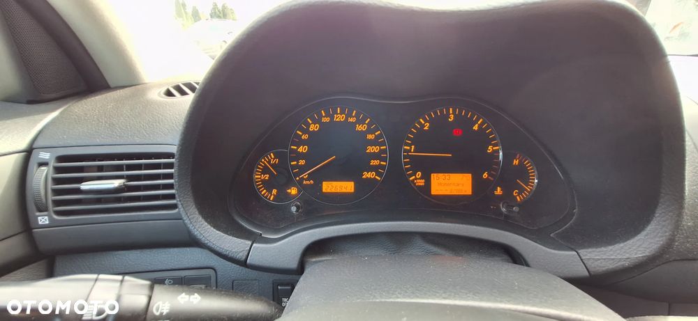 Toyota Avensis - 6