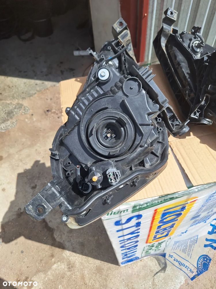 lampa prawa lub lewa przód Honda Jazz III Europa - 2