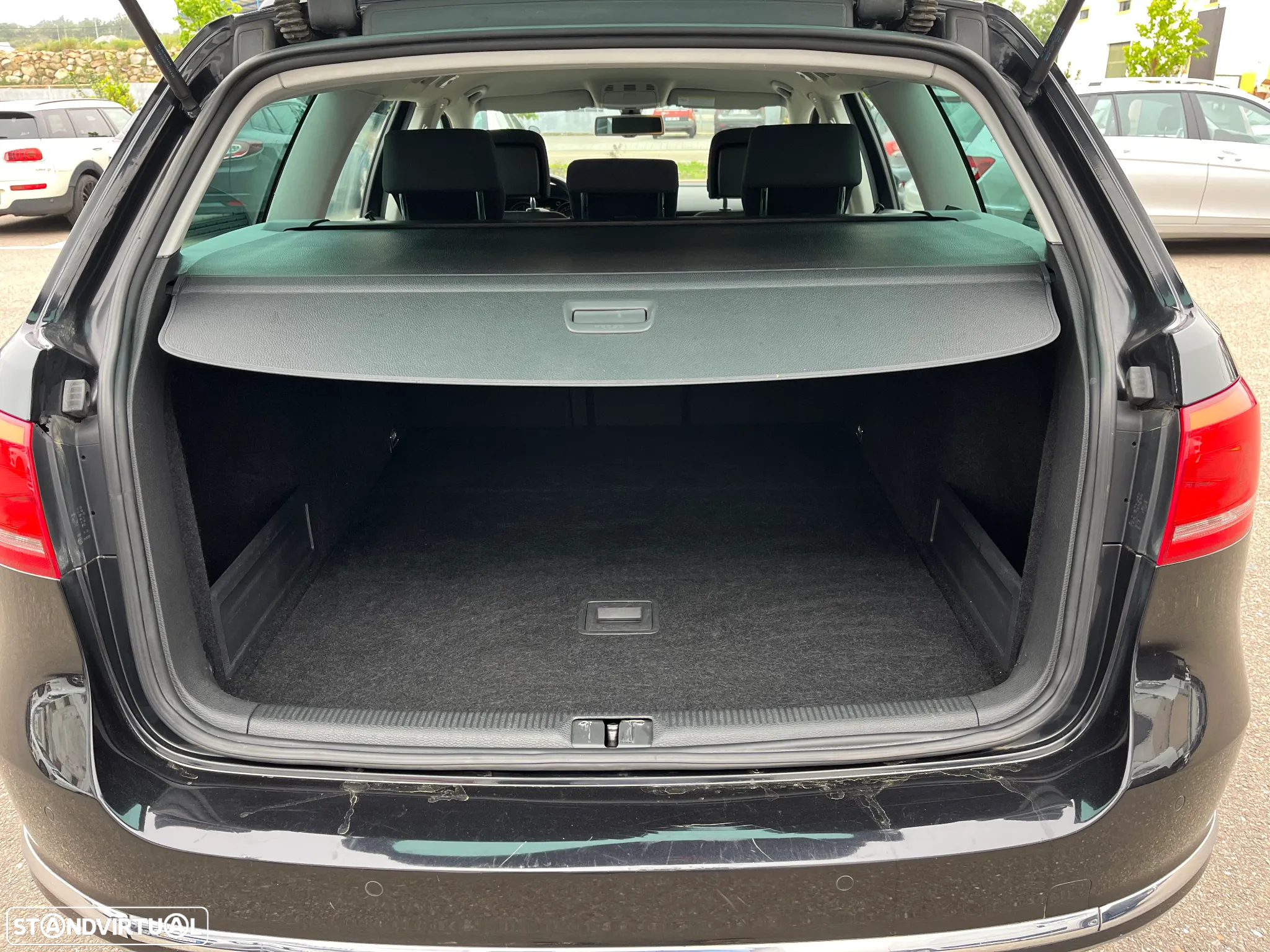 VW Passat Variant 1.6 TDI BlueMotion Highline - 16