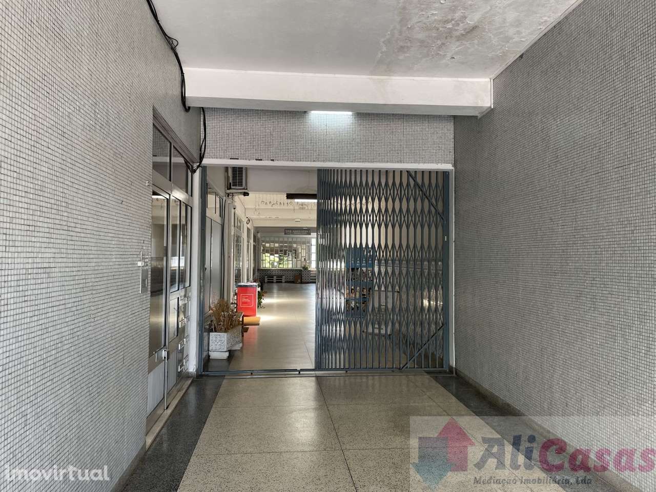 Loja com Montra e Cave - Grande imagem: 4/20