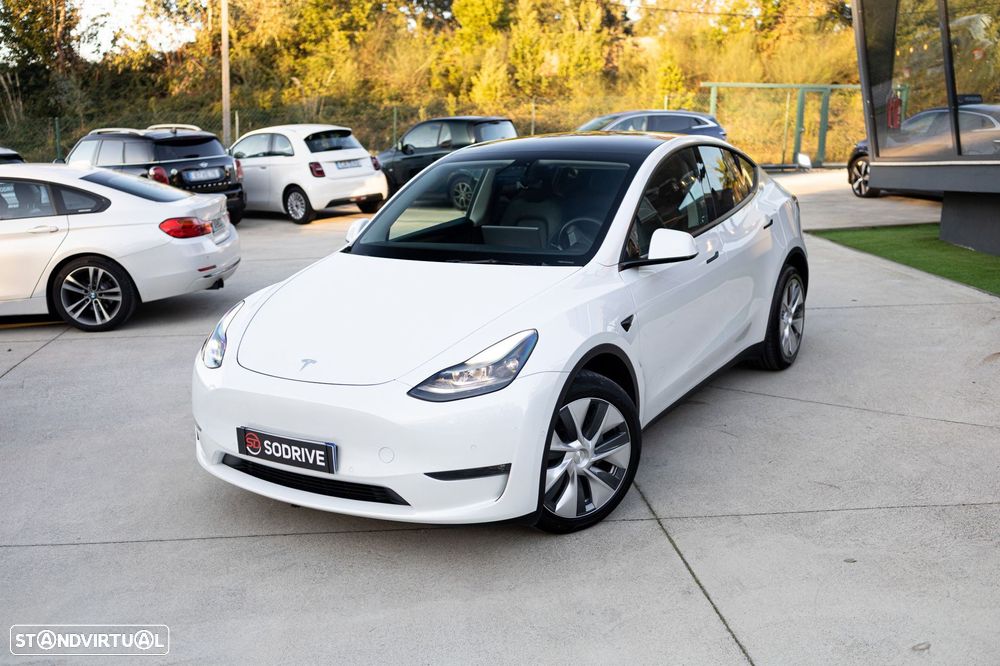 Tesla Model Y Long Range Dual Motor AWD - 9