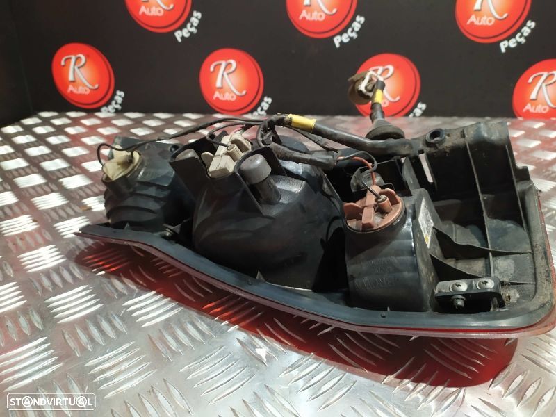 Farolim Stop Dto Hyundai Matrix (Fc) - 2