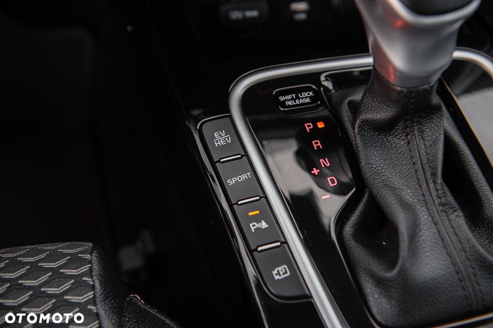 Kia Ceed 1.6 GDI DCT OPF Platinum Edition - 26