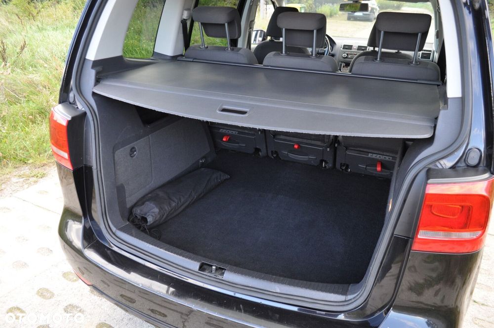 Volkswagen Touran - 16