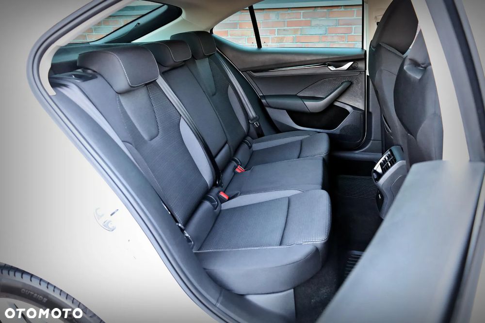 Skoda Octavia 2.0 TDI Selection DSG - 22
