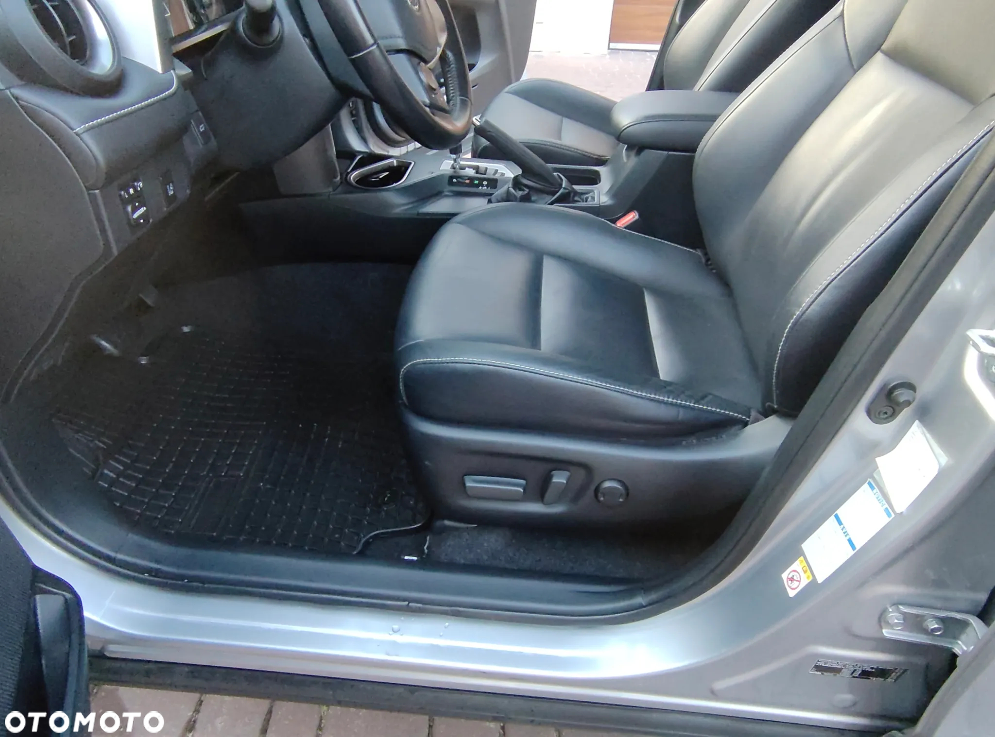 Toyota RAV4 Hybrid Premium 4x2 - 29