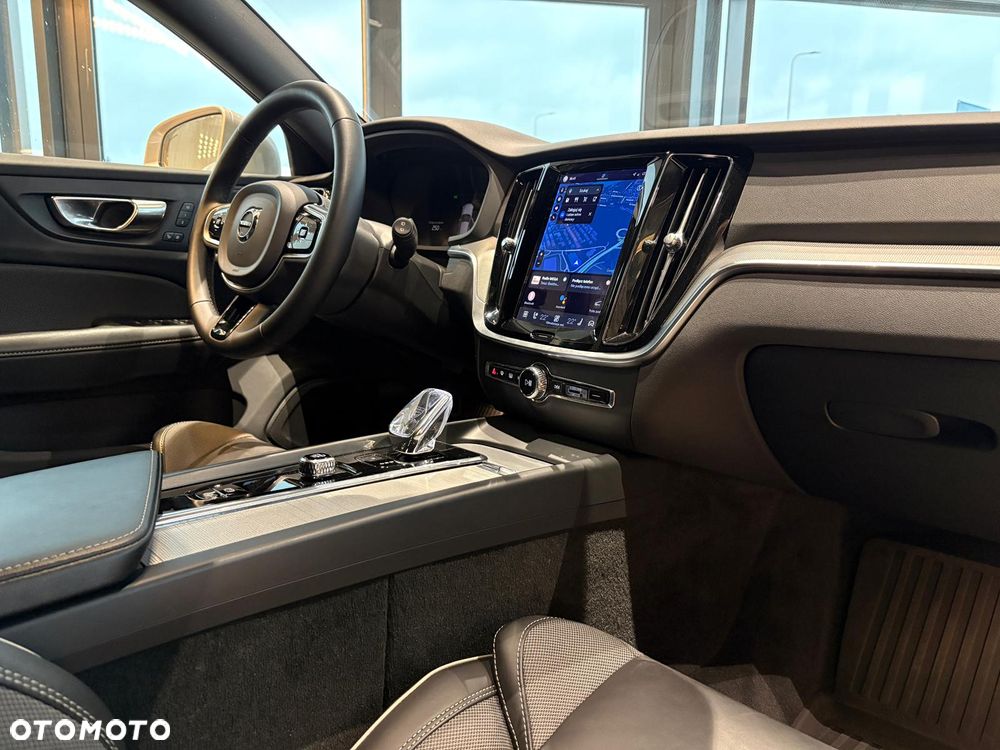 Volvo V60 B5 B AWD Plus Bright - 19