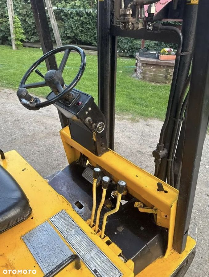 Caterpillar F35 - 5