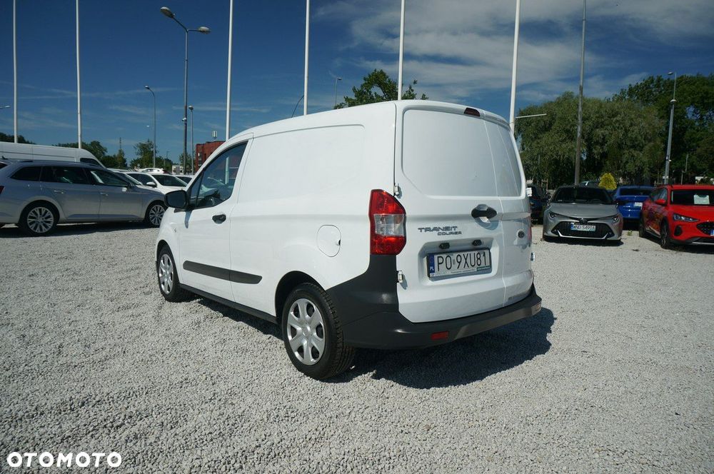 Ford Transit Courier - 10