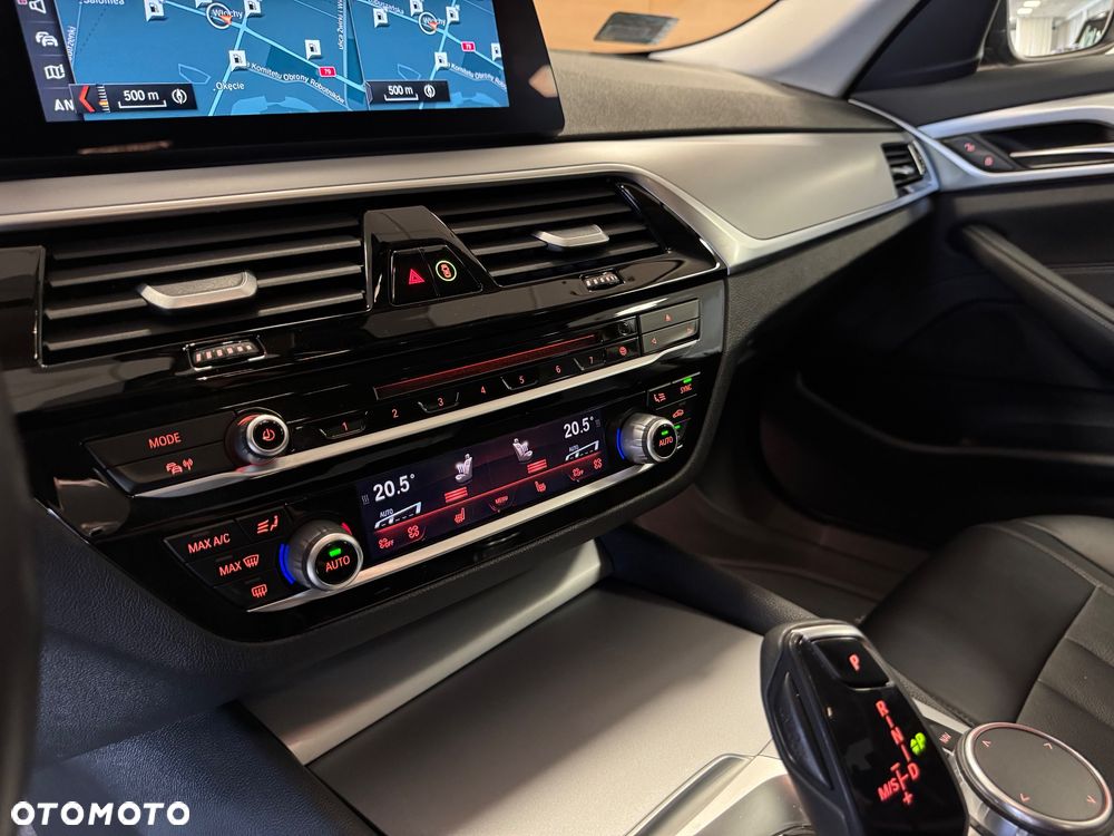 BMW Seria 5 520d xDrive - 18