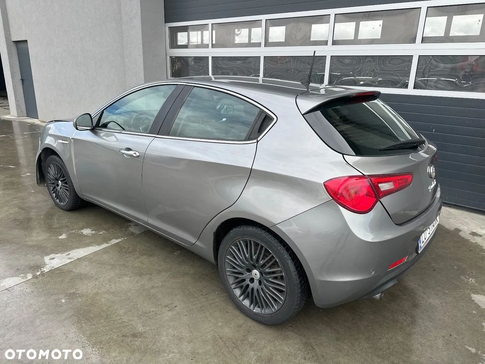 Alfa Romeo Giulietta 2.0 JTDM Distinctive - 6