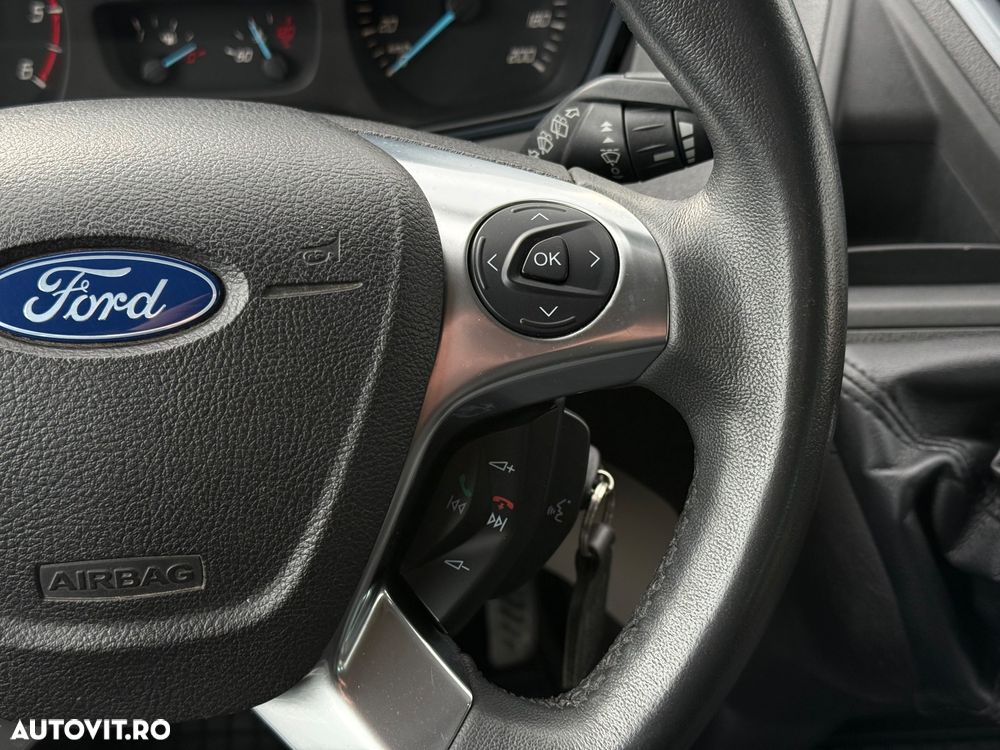 Ford Tourneo Custom - 37