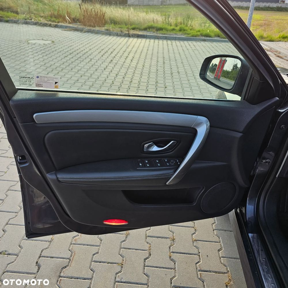 Renault Laguna dCi 180 FAP GT - 21