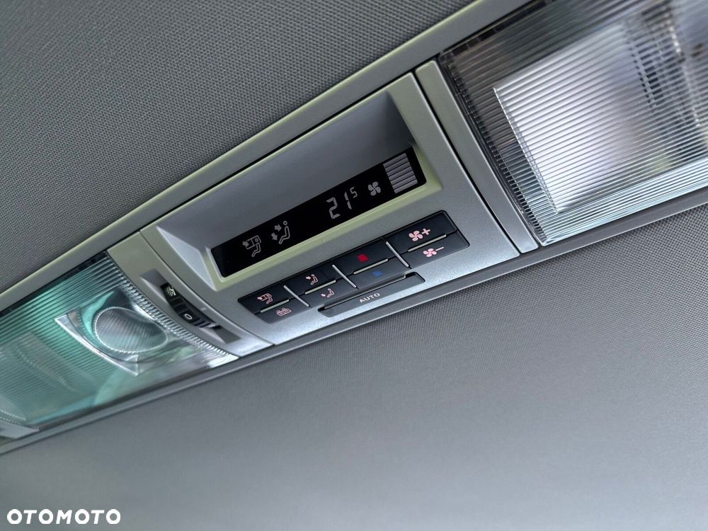Volkswagen Multivan - 16