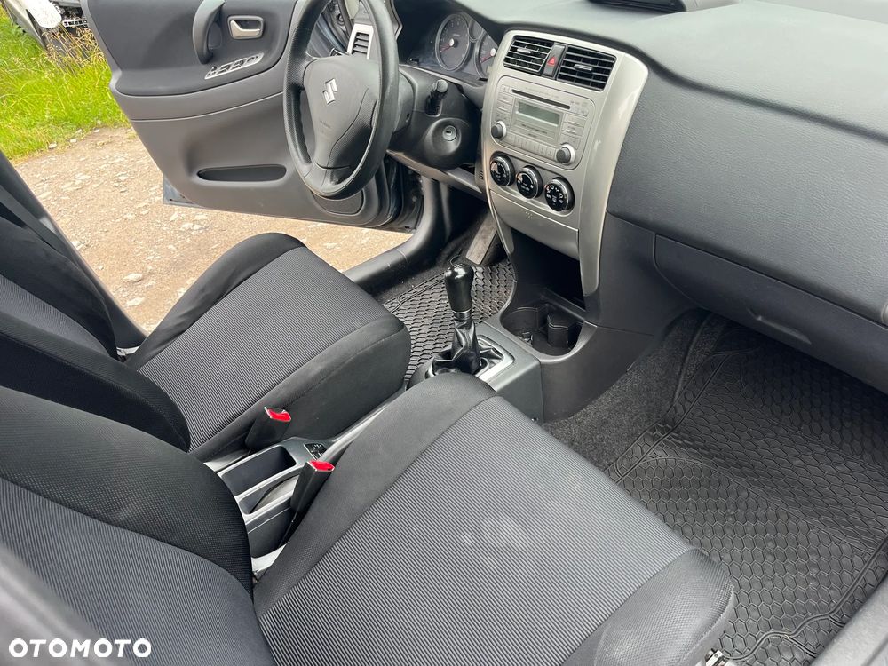 Suzuki Liana - 5