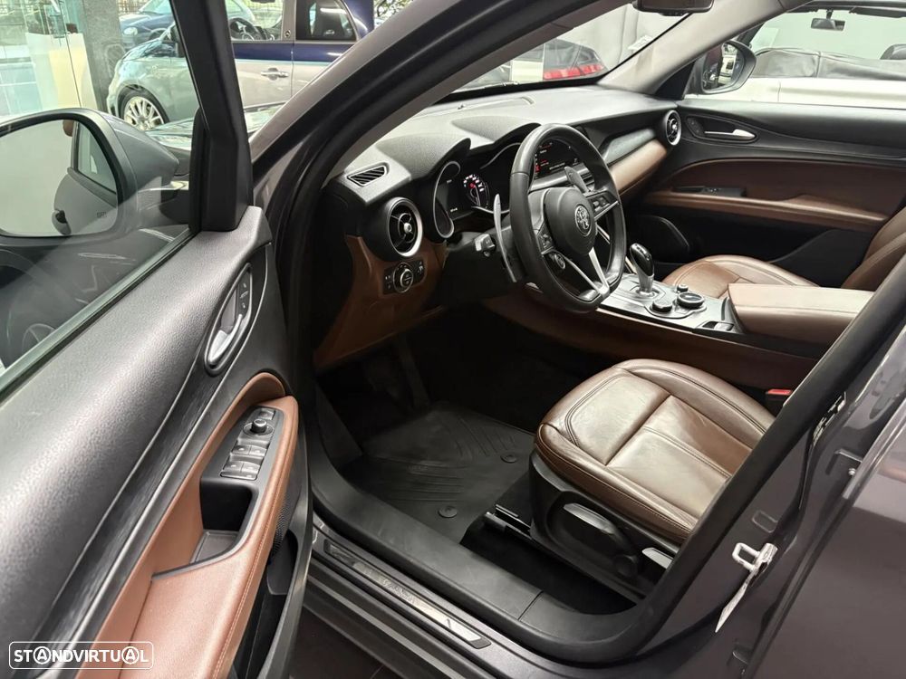 Alfa Romeo Stelvio - 6